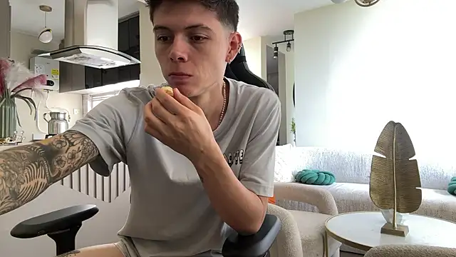 Snapshot of IsmaelRichardson chatting on February 27, 3:56 pm IsmaelRichardson online show from February 27, 3:56 pm