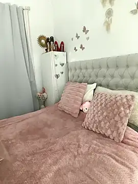 lolavalecuatro online show from March 29, 2:06 pm