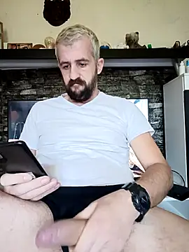 Snapshot of GrofLicno chatting on January 19, 12:53 pm GrofLicno online show from January 19, 12:53 pm