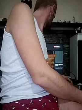 Snapshot of GrofLicno chatting on February 7, 3:27 pm GrofLicno online show from February 7, 3:27 pm