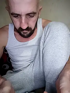 Snapshot of GrofLicno chatting on February 12, 9:32 pm GrofLicno online show from February 12, 9:32 pm