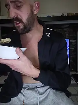 Snapshot of GrofLicno chatting on February 19, 8:49 pm GrofLicno online show from February 19, 8:49 pm