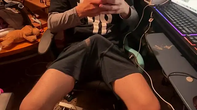 Snapshot of deadpi chatting on November 26, 3:46 pm deadpi online show from November 26, 3:46 pm