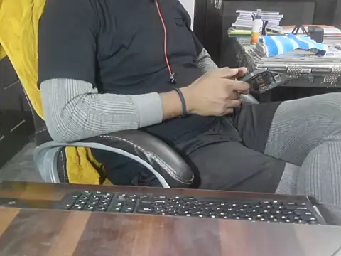 Snapshot of Average_Indian chatting on November 17, 1:39 pm Average Indian online show from November 17, 1:39 pm