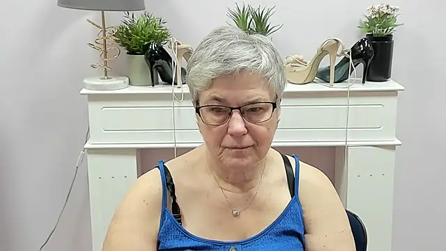 IrisDream online show from December 18, 7:14 am