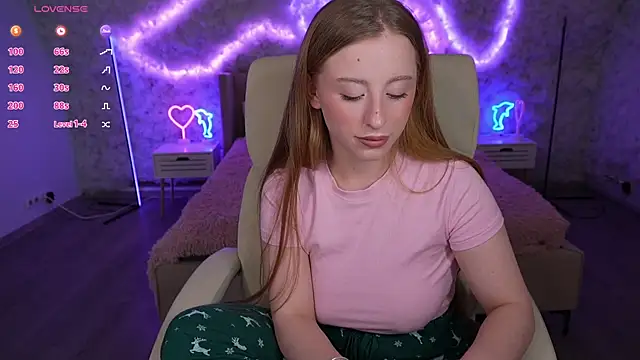 SilverrMoon online show from March 4, 2:17 am