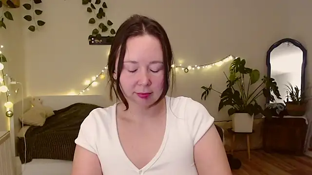nextdoorbabygirl online show from October 12, 7:24 pm