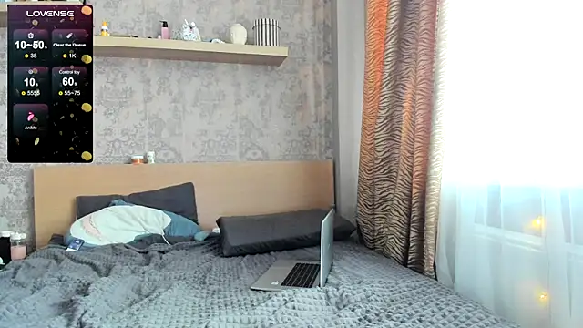 Snapshot of purebeautie13 chatting on January 8, 10:37 am purebeautie13 online show from January 8, 10:37 am