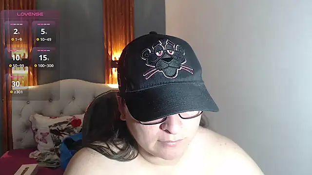 Snapshot of katty_femdom chatting on February 14, 12:24 pm katty femdom online show from February 14, 12:24 pm