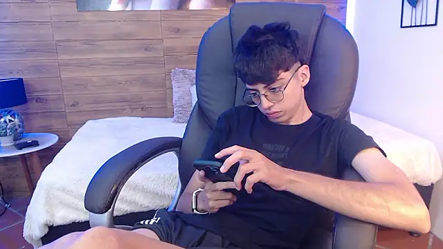 jhoellx online show from December 5, 3:28 pm