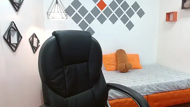 jhoellx online show from December 15, 1:00 pm