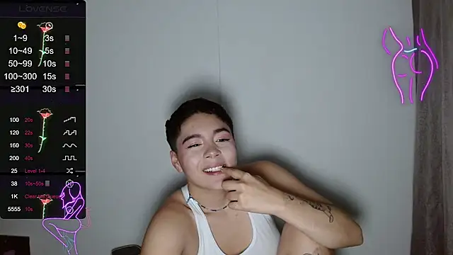 TRIXIE TANG28 online show from March 13, 11:59 pm