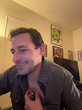 Snapshot of defbond420 chatting on November 17, 9:09 pm defbond420 online show from November 17, 9:09 pm