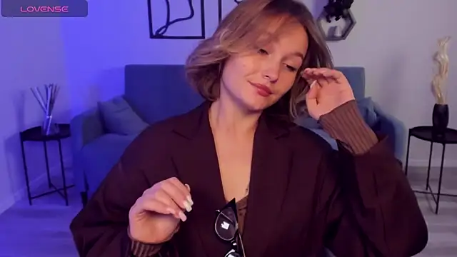 BritnieCute online show from October 8, 5:16 am