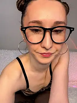 cutte dora online show from January 15, 11:15 am