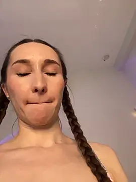 Snapshot of cutte_dora chatting on February 16, 12:12 pm cutte dora online show from February 16, 12:12 pm