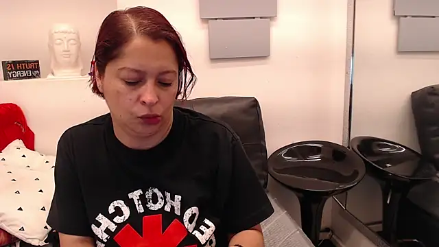 Snapshot of eva_twiss chatting on June 9, 11:33 am eva twiss online show from June 9, 11:33 am