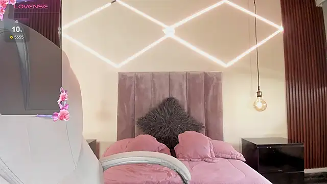 BellaClaiir online show from February 12, 2:56 pm