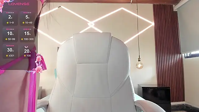 BellaClaiir online show from April 10, 2:55 pm