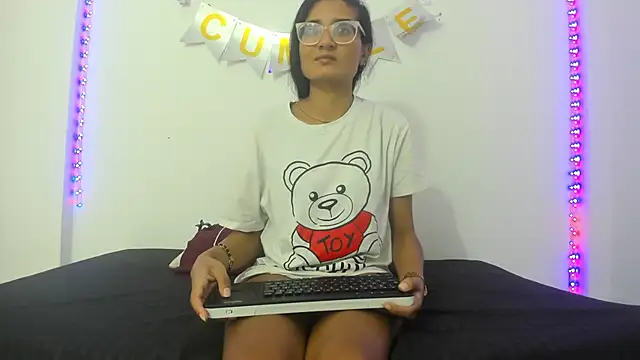 Snapshot of valentina_lov chatting on February 25, 12:03 pm valentina lov online show from February 25, 12:03 pm