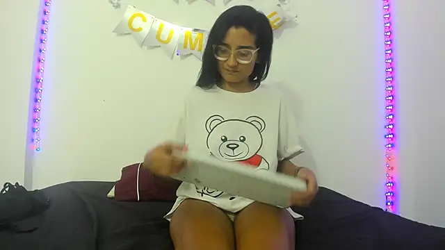 Snapshot of valentina_lov chatting on February 25, 6:09 pm valentina lov online show from February 25, 6:09 pm