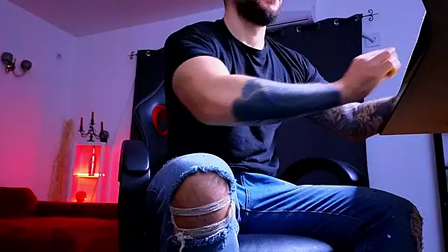 MightyAaron66 online show from December 15, 5:01 am