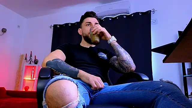 MightyAaron66 online show from June 1, 3:41 am