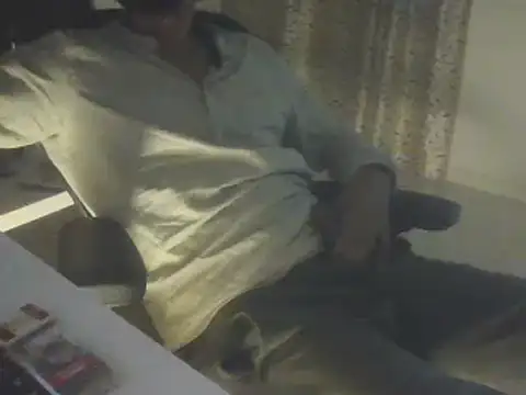 Snapshot of dominanthubby chatting on December 10, 10:26 pm dominanthubby online show from December 10, 10:26 pm