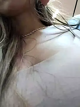 cuteluci  online show from January 1, 9:52 pm