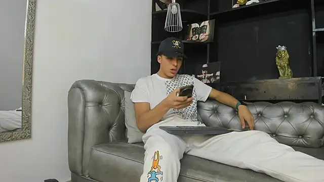 HeellBoy  online show from October 10, 7:57 pm