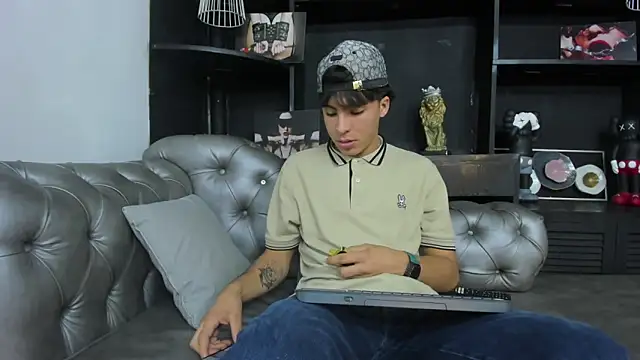 HeellBoy  online show from October 11, 8:07 pm