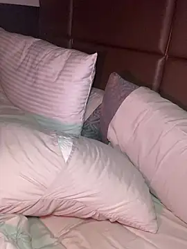 CrownedNyaries online show from December 28, 1:59 pm