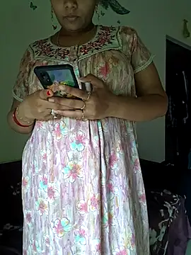 Snapshot of samitasharma chatting on July 4, 6:30 am samitasharma online show from July 4, 6:30 am