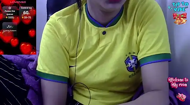 Snapshot of Barbie-Queen2 chatting on December 5, 5:39 pm Barbie-Queen2 online show from December 5, 5:39 pm