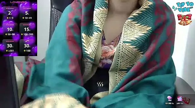 Snapshot of Barbie-Queen2 chatting on December 7, 5:20 pm Barbie-Queen2 online show from December 7, 5:20 pm