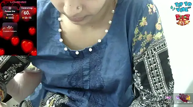 Snapshot of Barbie-Queen2 chatting on January 21, 3:32 pm Barbie-Queen2 online show from January 21, 3:32 pm