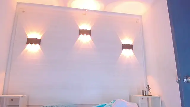 Snapshot of Molly_Spears chatting on February 17, 12:05 pm Molly Spears online show from February 17, 12:05 pm