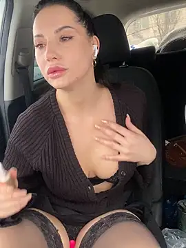 Snapshot of Roxana-Sexy chatting on December 18, 4:18 am Roxana-Sexy online show from December 18, 4:18 am