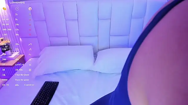 NanaOsaky online show from March 24, 11:48 am