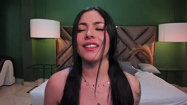 Mia Elowen online show from January 29, 11:25 pm