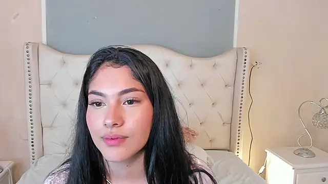 Mia Elowen online show from February 12, 4:01 am