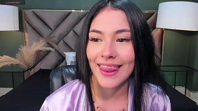 Mia Elowen online show from February 22, 8:53 pm