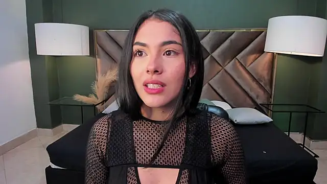 Mia Elowen online show from February 26, 10:09 pm