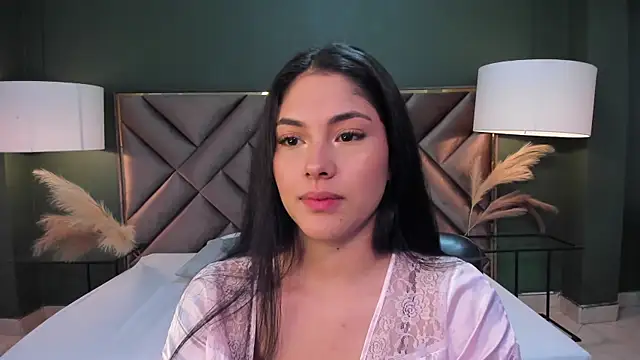 Mia Elowen online show from March 18, 8:37 pm