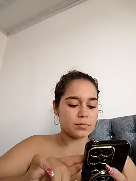 LaurenWelly  online show from February 10, 8:21 pm