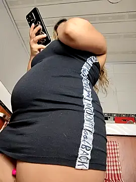 LaurenWelly  online show from March 8, 11:39 pm