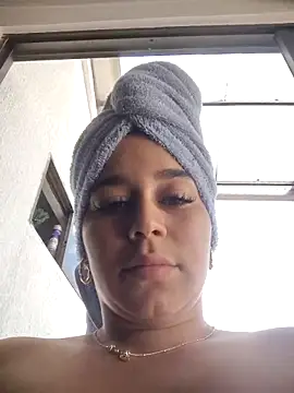 LaurenWelly  online show from March 7, 9:01 pm