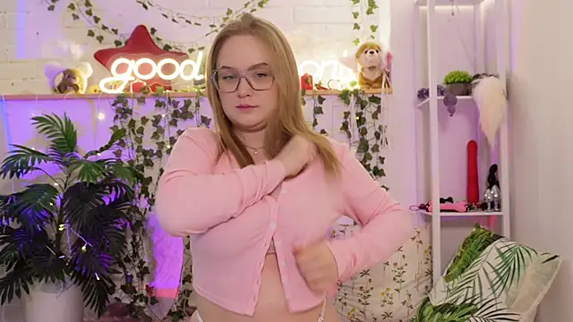 Snapshot of MonicaAsis chatting on February 12, 6:14 pm MonicaAsis online show from February 12, 6:14 pm