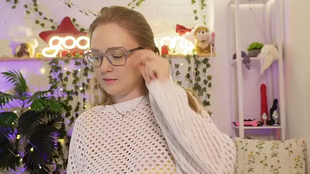 Snapshot of MonicaAsis chatting on February 28, 7:15 pm MonicaAsis online show from February 28, 7:15 pm