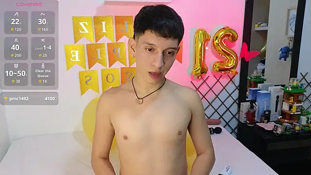 Snapshot of milky__boy_ chatting on December 3, 4:09 am milky boy online show from December 3, 4:09 am